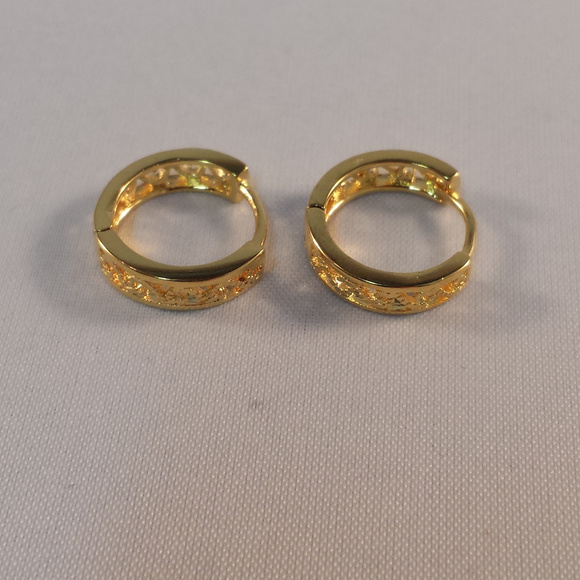 18K Yellow Gold Filled Carved Swirl Hoop Huggie Earrings 14mm Party Gift - Picture 2 of 4